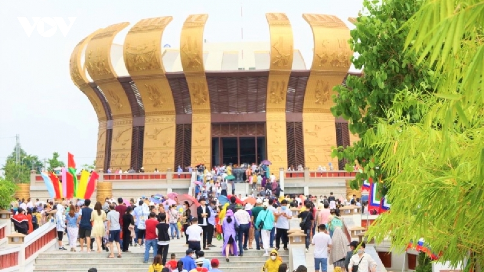 Đền thờ Vua Hùng tại Cần Thơ đón 72.000 lượt khách trong dịp Giỗ Tổ Hùng Vương