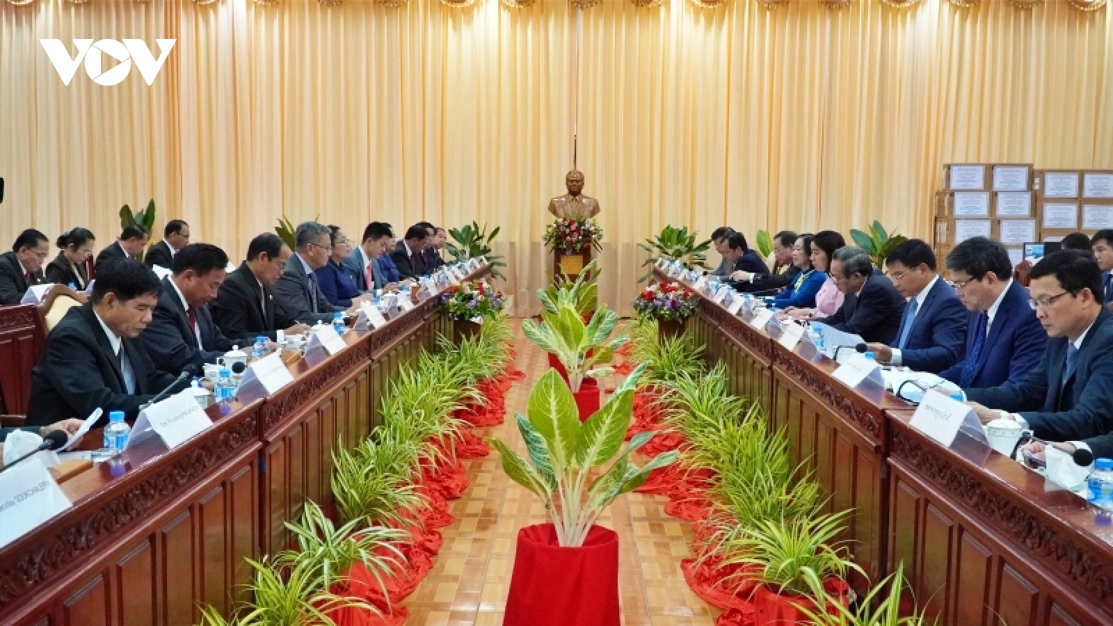 Trưởng Ban Tổ chức Trung ương Trương Thị Mai thăm và làm việc tại Lào