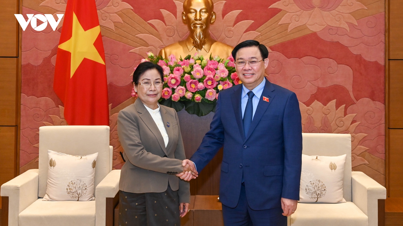Chủ tịch Quốc hội tiếp Chánh án Toà án Nhân dân tối cao Lào