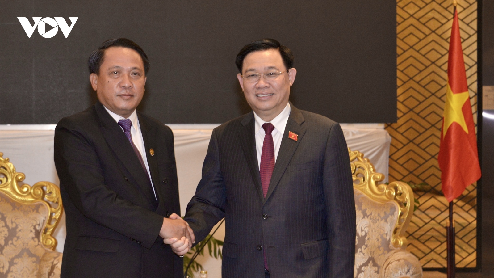 Chủ tịch Quốc hội tiếp Bộ trưởng Bộ Tài chính Lào