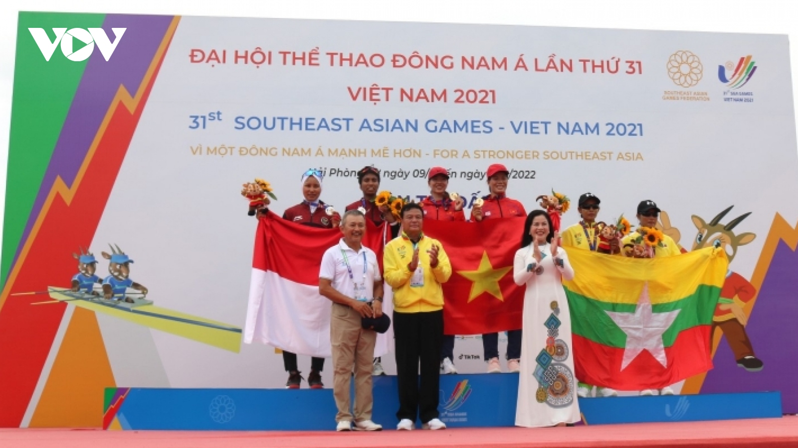 Các cô gái vàng của Rowing Việt Nam tỏa sáng tại SEA Games 31