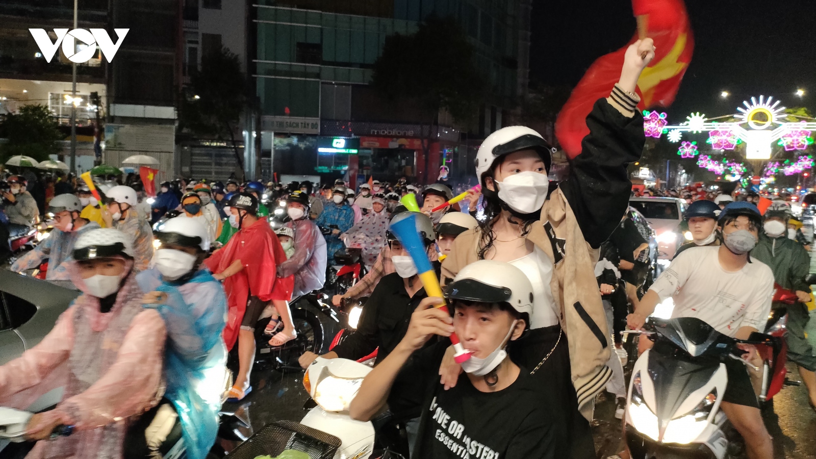 Người hâm mộ Cần Thơ đổ xuống đường ăn mừng chiến thắng của U23 Việt Nam