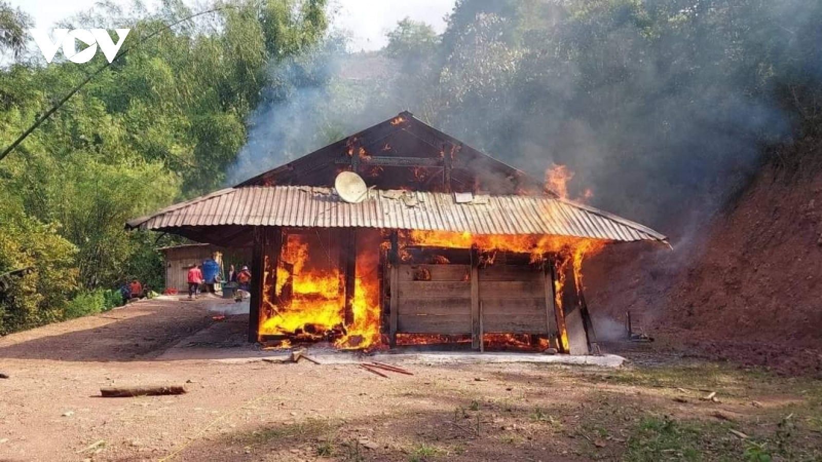 Điện Biên: Cháy lớn khiến 1 nhà dân bị thiêu rụi hoàn toàn