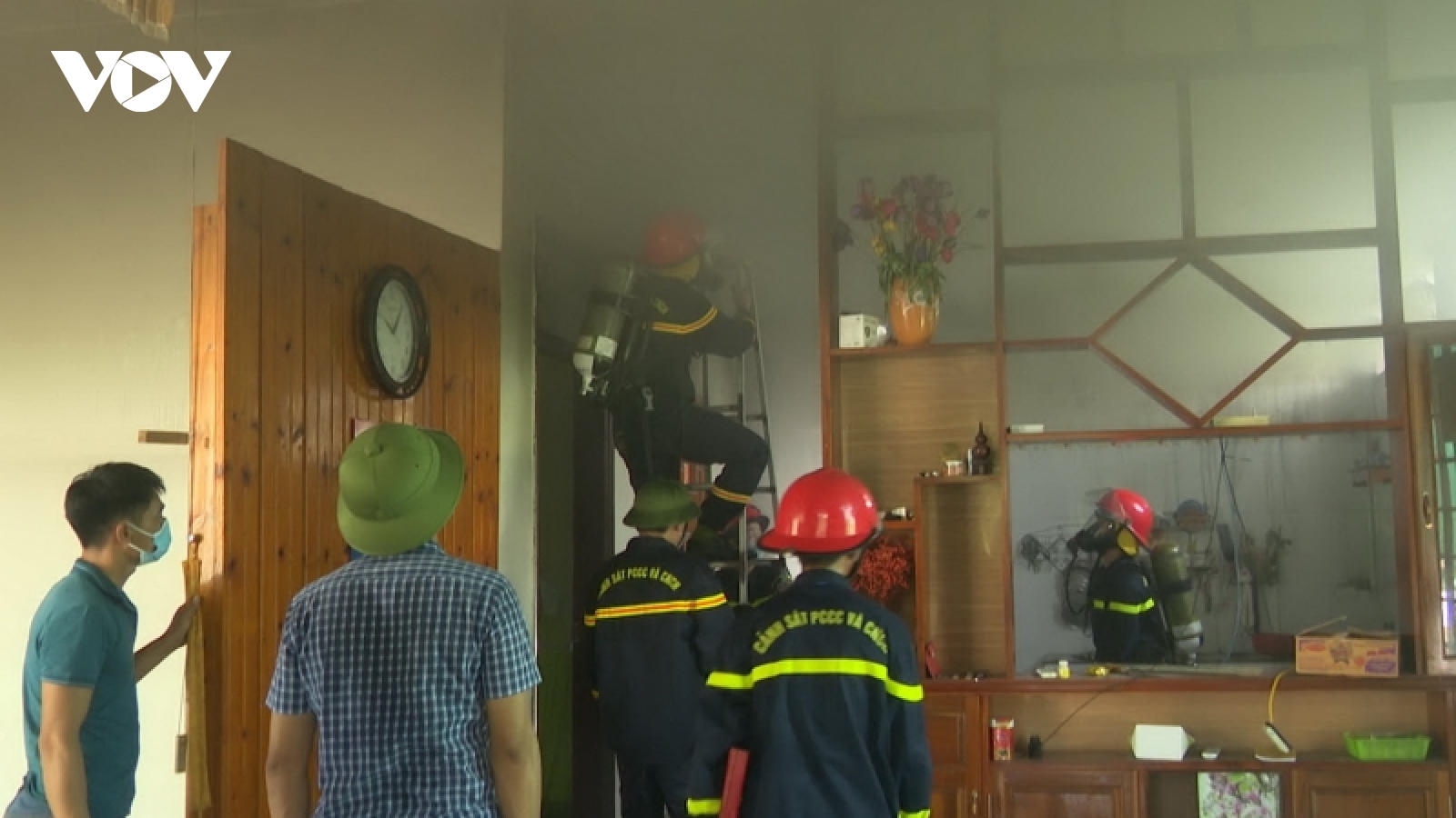 Quảng Bình: Cháy nhà, 2 bà cháu may mắn thoát nạn