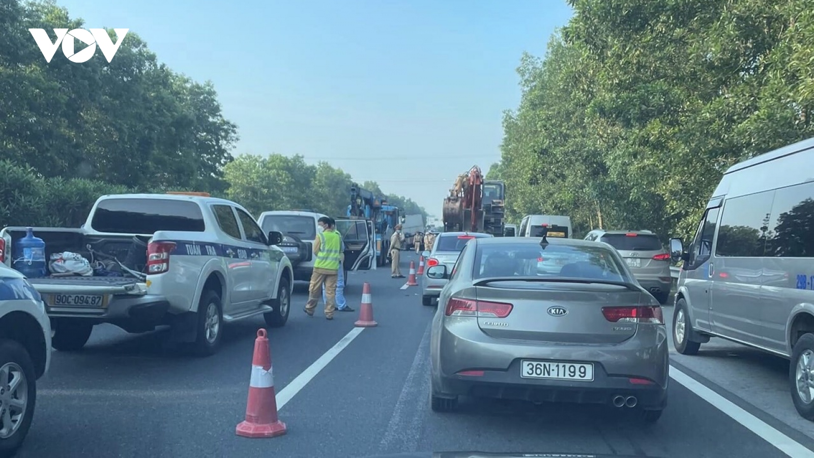 Cao tốc Pháp Vân - Cầu Giẽ ùn tắc theo hướng về Hà Nam do tai nạn liên hoàn 