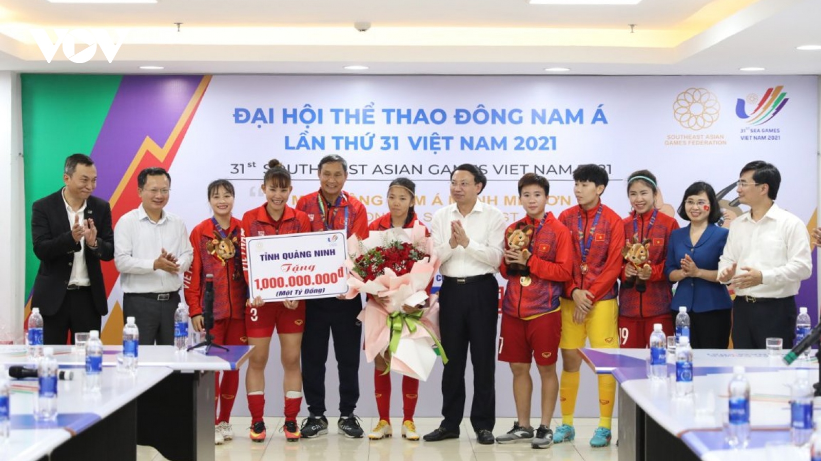 ĐT nữ Việt Nam được "thưởng nóng" 4,6 tỷ đồng khi giành HCV SEA Games 31