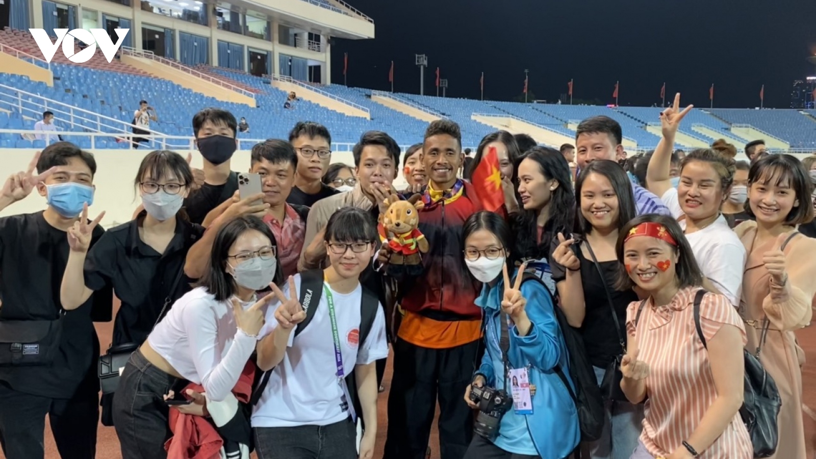 VĐV Timor Leste và khán giả Việt Nam tạo nên kỷ niệm đặc biệt ở SEA Games 31
