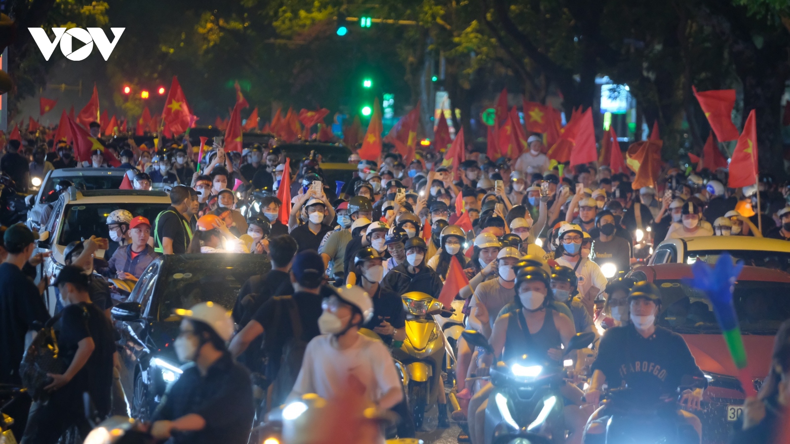 Đường phố Hà Nội tắc nghẽn sau chiến thắng của U23 Việt Nam