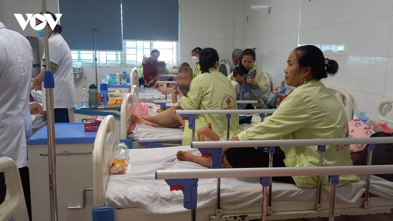 Cảnh báo số trẻ mắc tay chân miệng tại Hà Nội tăng gấp 4 lần