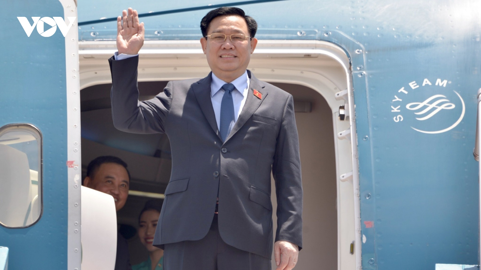 Chủ tịch Quốc hội Vương Đình Huệ rời Hà Nội thăm chính thức Hungary