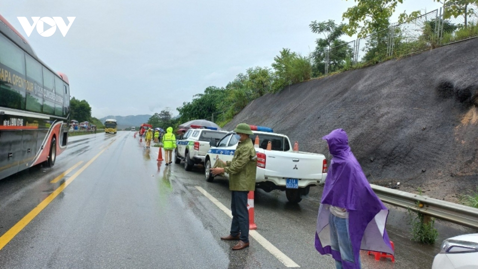 Va chạm trên cao tốc Nội Bài- Lào Cai làm 1 người chết, 5 người bị thương