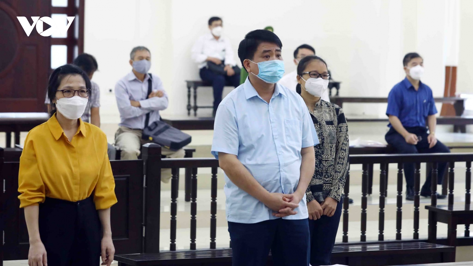 Bị cáo Nguyễn Đức Chung nộp 85 bằng khen, giấy khen trước phiên phúc thẩm