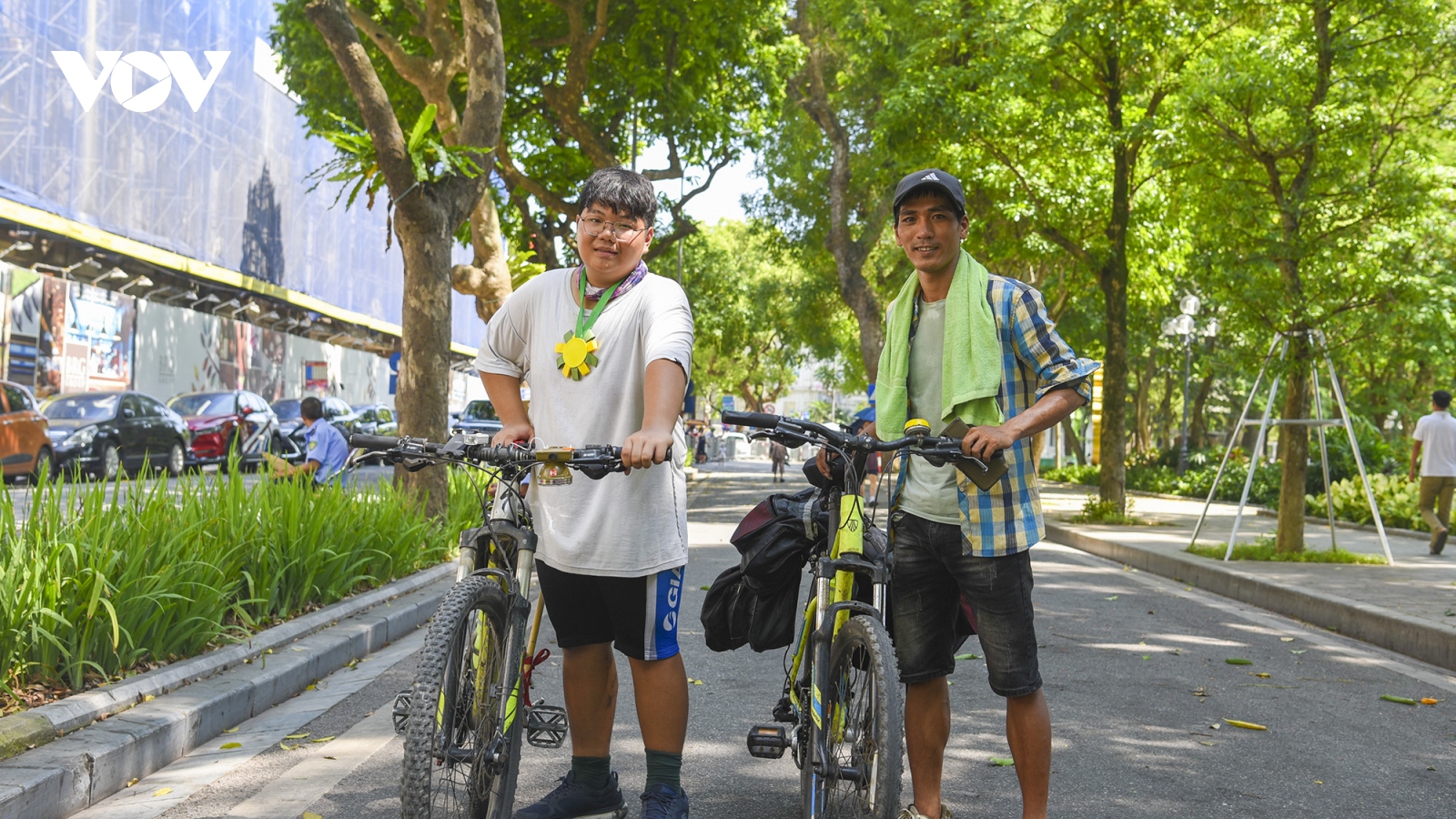 Hành trình đạp xe vượt hơn 700km thăm Thủ đô của cậu bé 15 tuổi