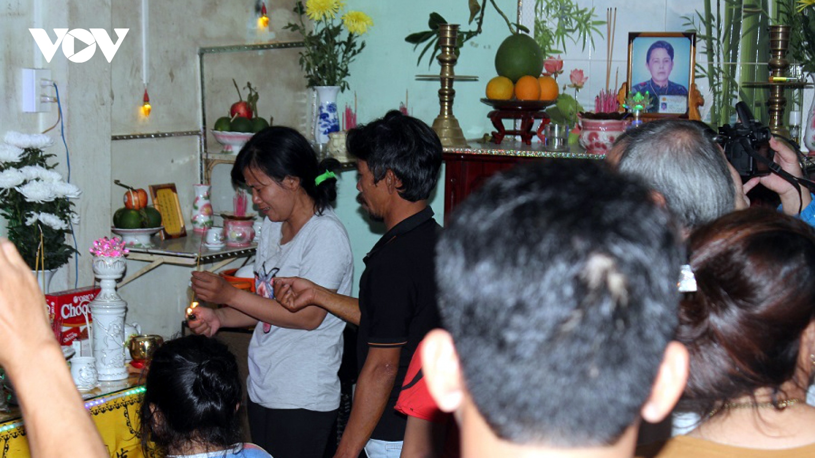 Phút giây đoàn tụ gia đình của các lao động trên tàu cá bị nạn ở Bình Thuận