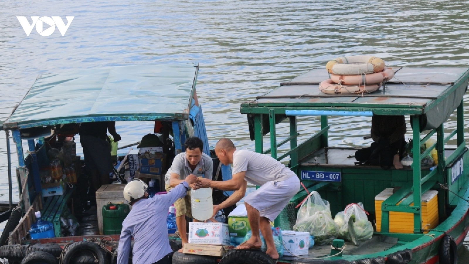 Xăng dầu hạ giá, ngư dân Quảng Ninh tiếp tục vươn khơi