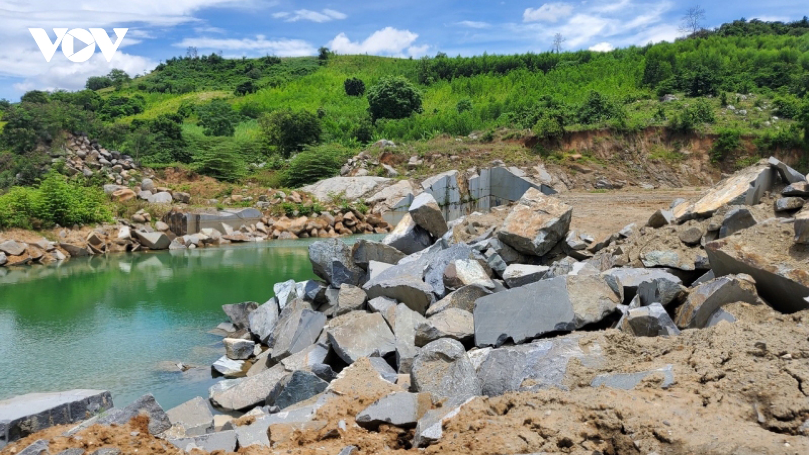Phú Yên xử phạt doanh nghiệp khai thác đá không phép 1 tỉ đồng
