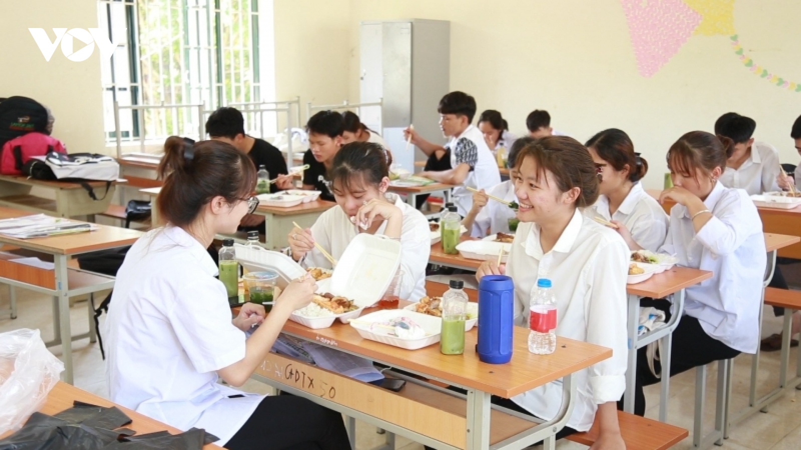Cảm động chuyện đi thi của 5 thí sinh đặc biệt ở Lào Cai