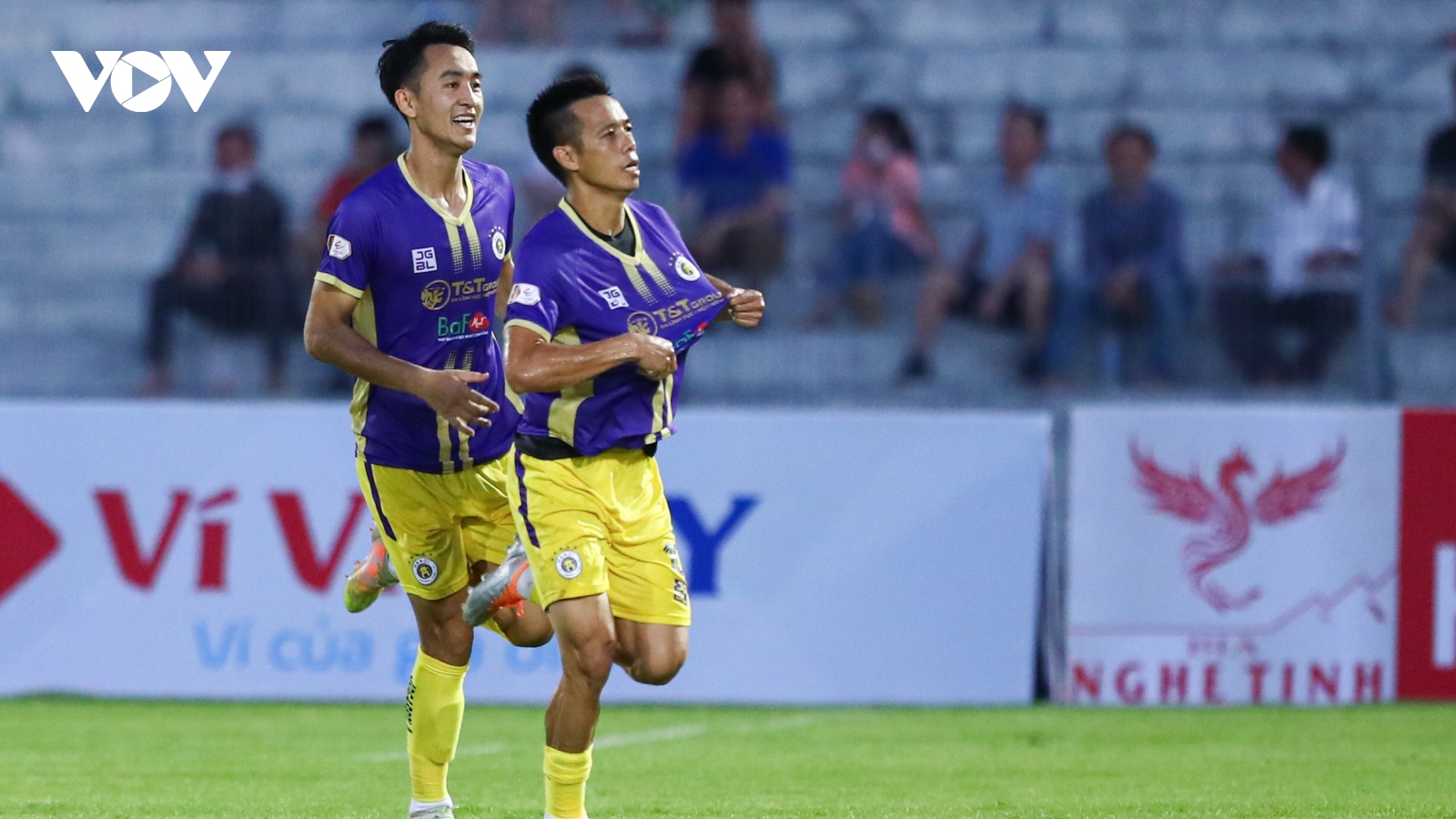 Thắng kịch tính Hà Tĩnh, Hà Nội FC vươn lên dẫn đầu V-League 2022