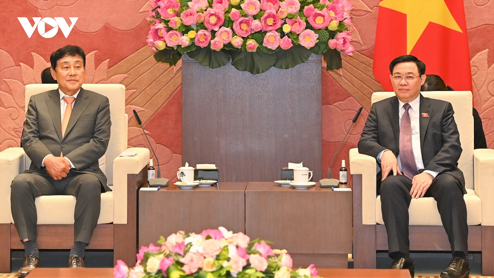 Chủ tịch Quốc hội Vương Đình Huệ tiếp lãnh đạo Tập đoàn Tài chính Hana Hàn Quốc