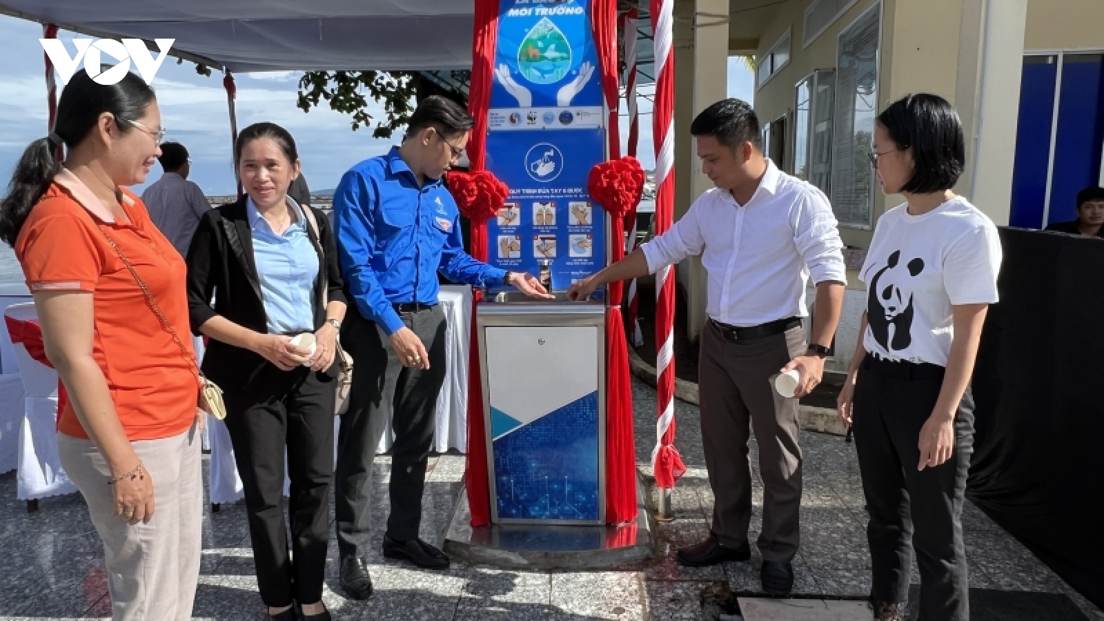 Phú Quốc ra mắt mô hình bộ thùng rác du lịch và trụ nước uống công cộng