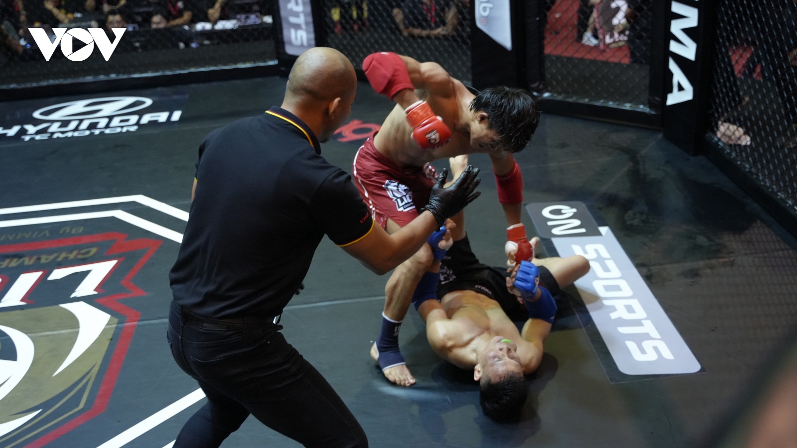 Nguyễn Trần Duy Nhất lật kèo ngoạn mục ở tứ kết MMA LION Championship