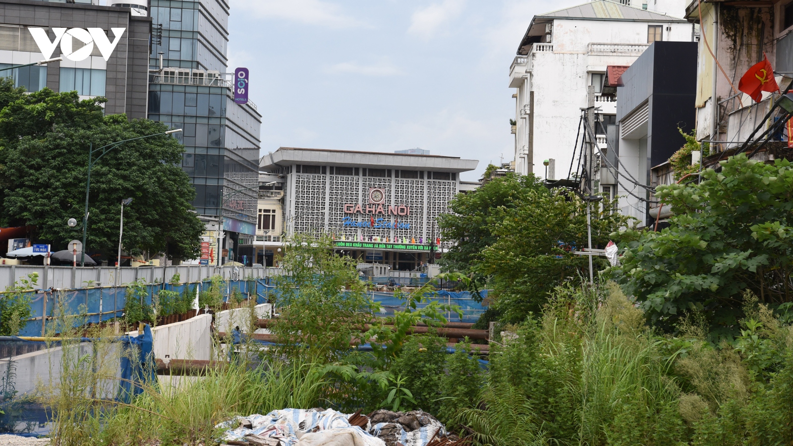 Cận cảnh dự án đường sắt Nhổn - ga Hà Nội chậm tiến độ, bỏ hoang cho cỏ mọc