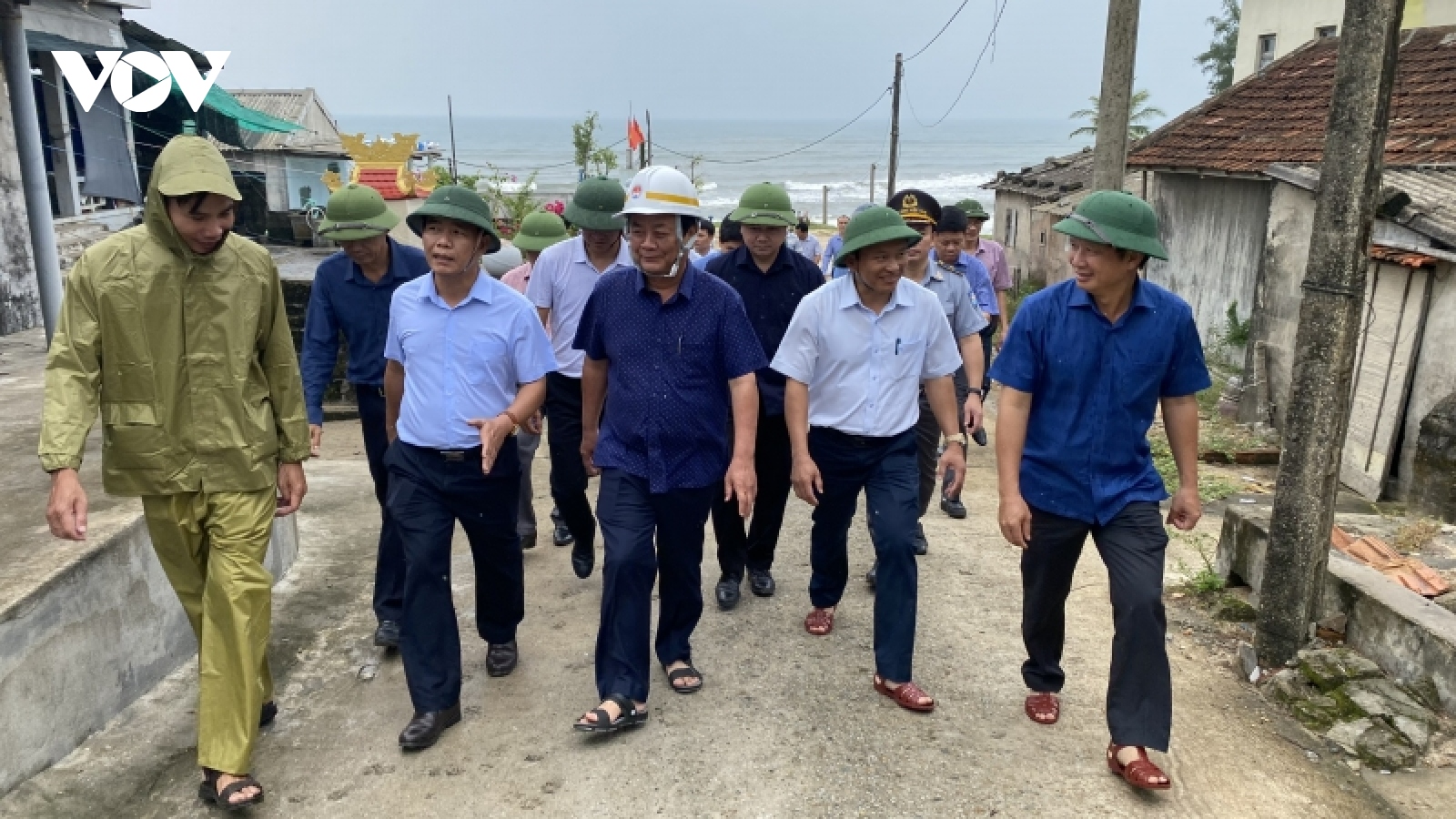 Bộ trưởng NN&PTNT kiểm tra công tác ứng phó với bão số 4 tại Thừa Thiên Huế