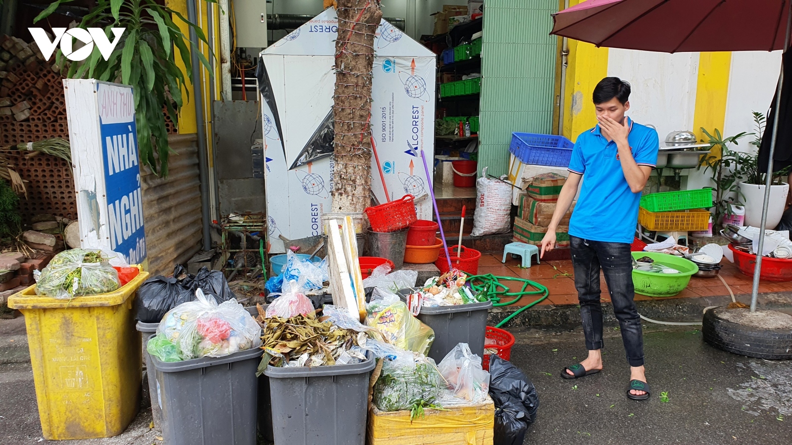 Công nhân bỏ việc do lương thấp, rác thải sinh hoạt “bủa vây” TP Bắc Ninh
