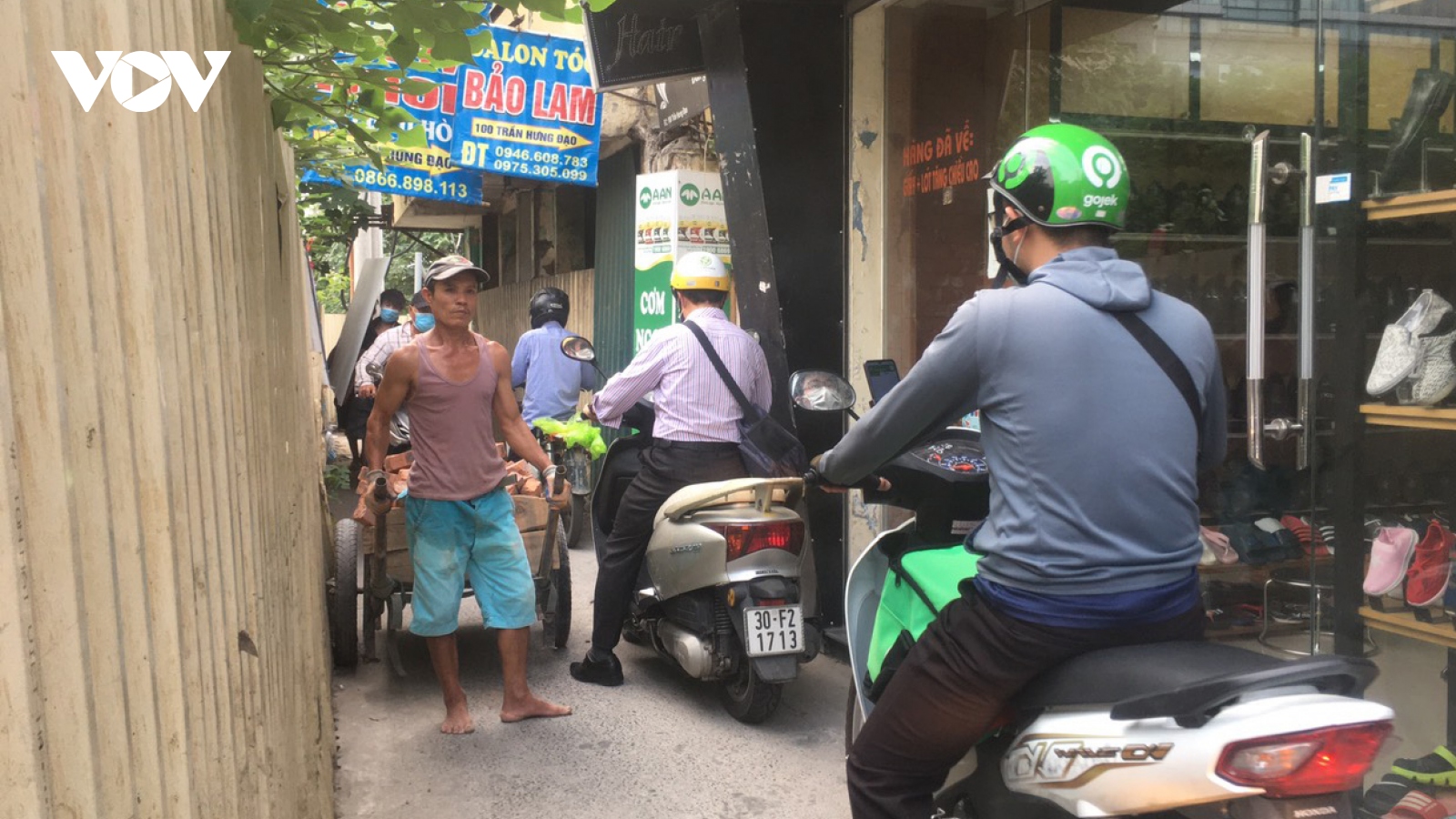 Dân khốn khổ vì đường bị rào chắn làm metro Nhổn - Ga Hà Nội