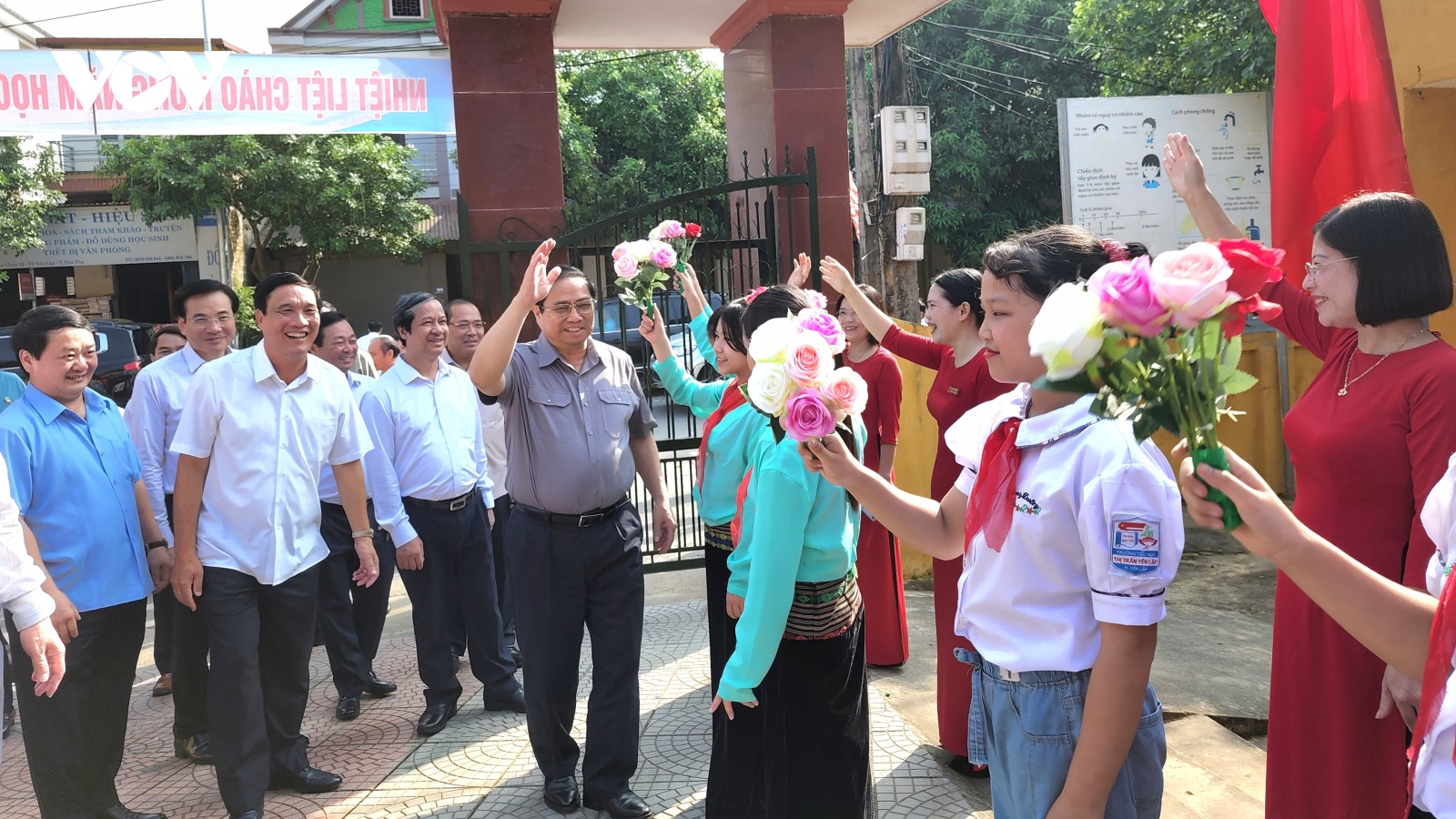Thủ tướng Phạm Minh Chính thăm trường tiểu học thị trấn Yên Lập, Phú Thọ
