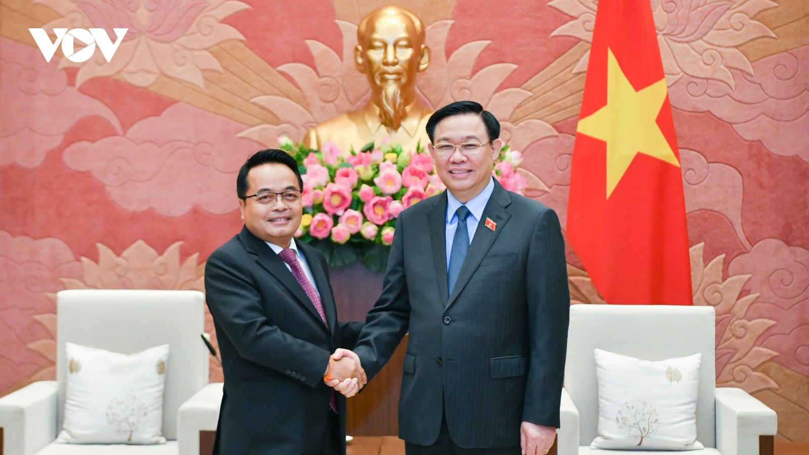 Chủ tịch Quốc hội Vương Đình Huệ tiếp đoàn Kiểm toán Nhà nước Lào