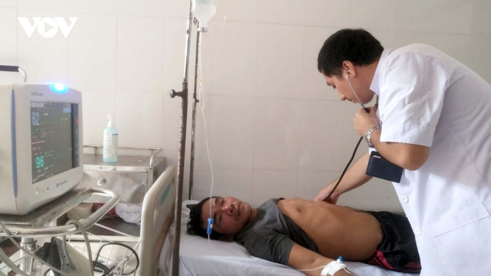 Khánh Hòa cấp cứu ngư dân bị tai nạn lao động tại huyện đảo Trường Sa