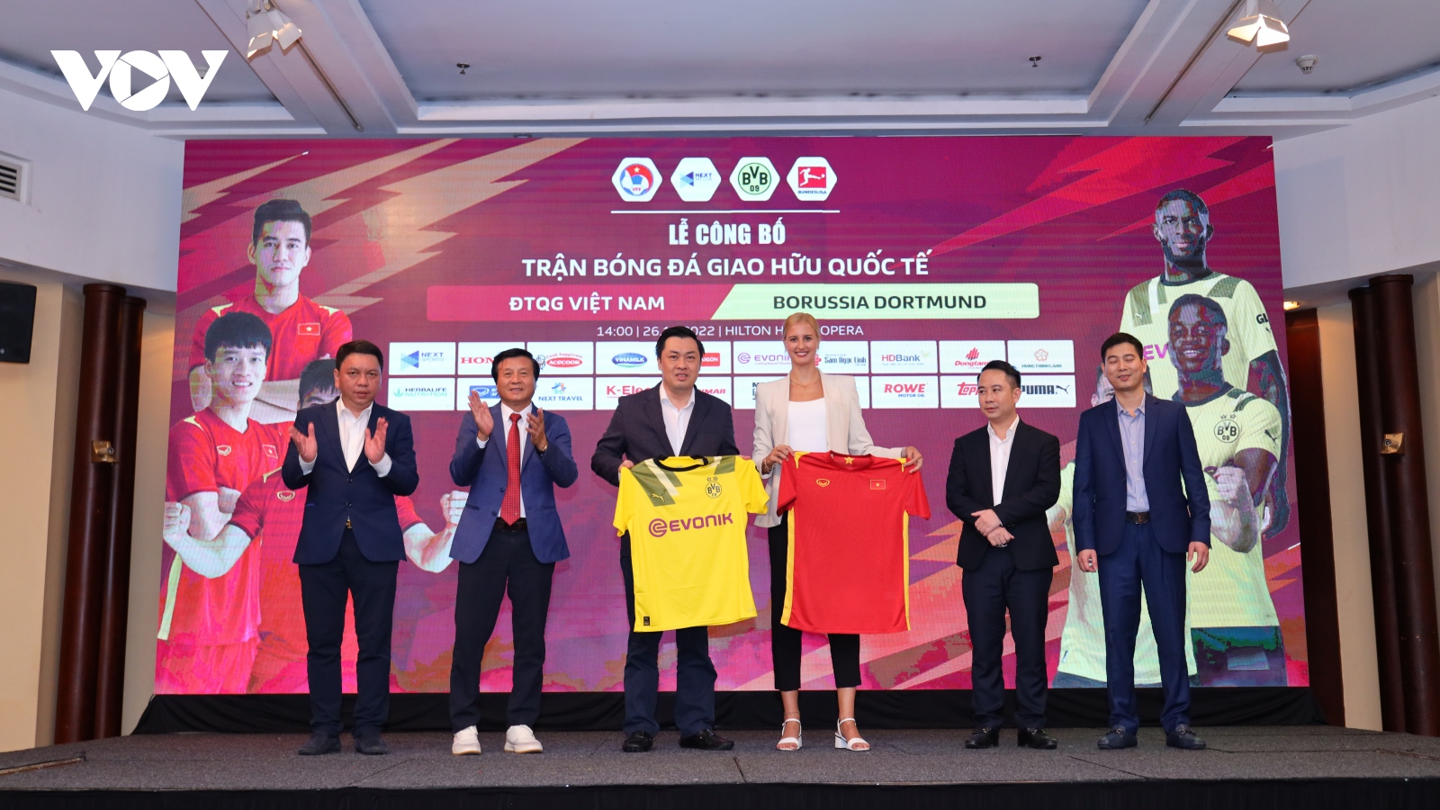 ĐT Việt Nam khởi động chiến dịch săn vàng AFF Cup với "thuốc thử" liều cao Dortmund