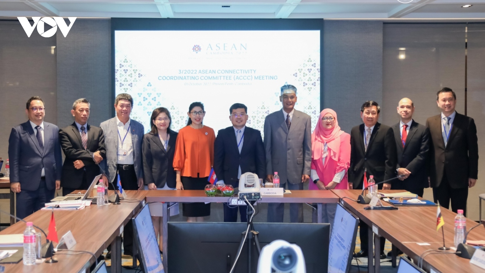 Vietnam attends meetings on ASEAN connectivity
