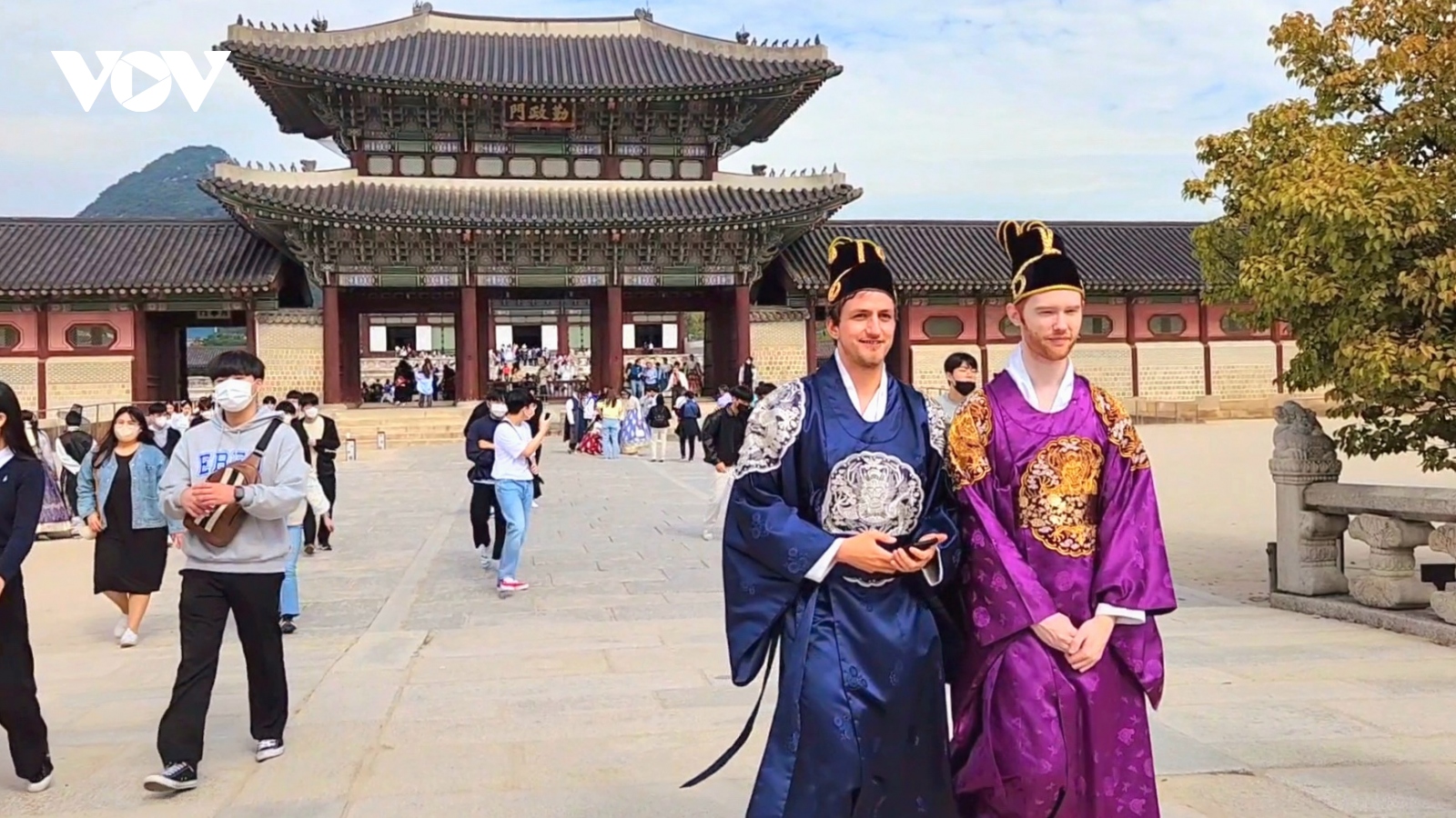 Trải nghiệm mặc hanbok thăm cung điện Gyeongbokgung lớn nhất Hàn Quốc