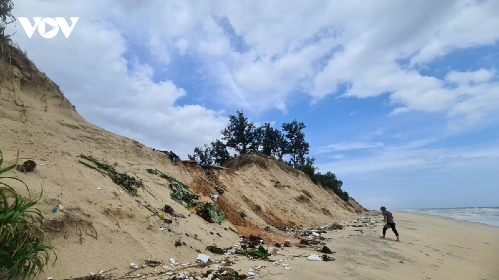 Nhiều bờ biển ở Quảng Bình sạt lở nặng