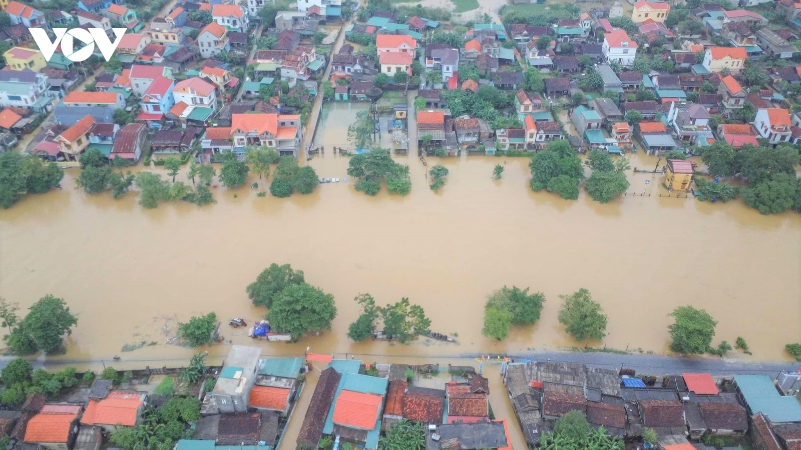 Nước sông Kiến Giang lên nhanh gây ngập lụt nhiều nơi ở Lệ Thủy