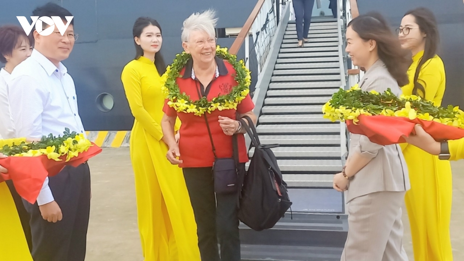 Du khách tàu Le Lapérouse (Pháp): "Sẽ sớm trở lại Việt Nam"        