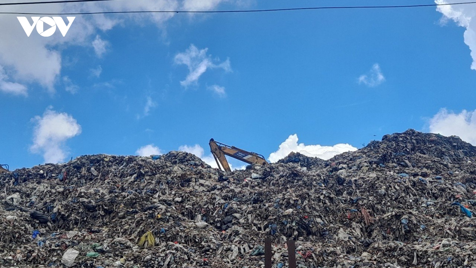 Phạt 510 triệu đồng, đình chỉ hoạt động nhà máy xử lý rác vi phạm môi trường
