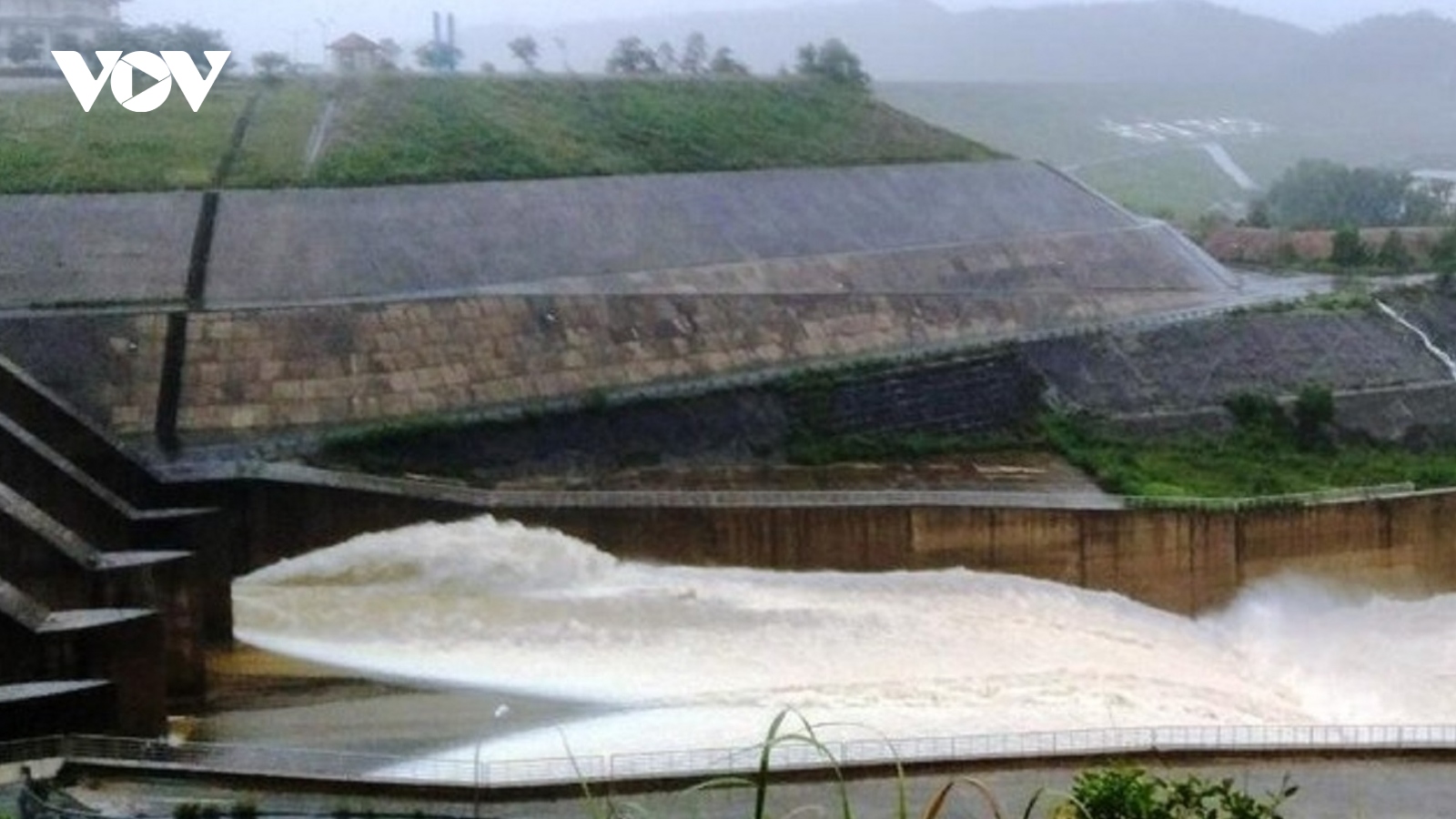 Thừa Thiên Huế bắt đầu có mưa to, các hồ thủy điện điều tiết mực nước
