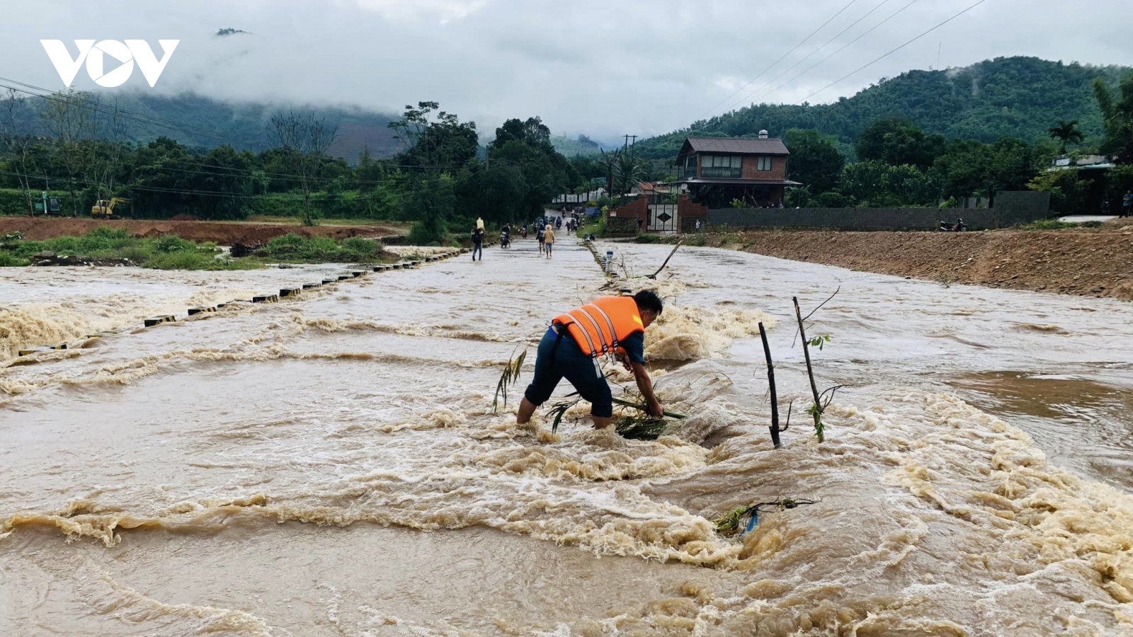 Khánh Hòa: Mưa to, 14 hồ chứa xả lũ khẩn cấp