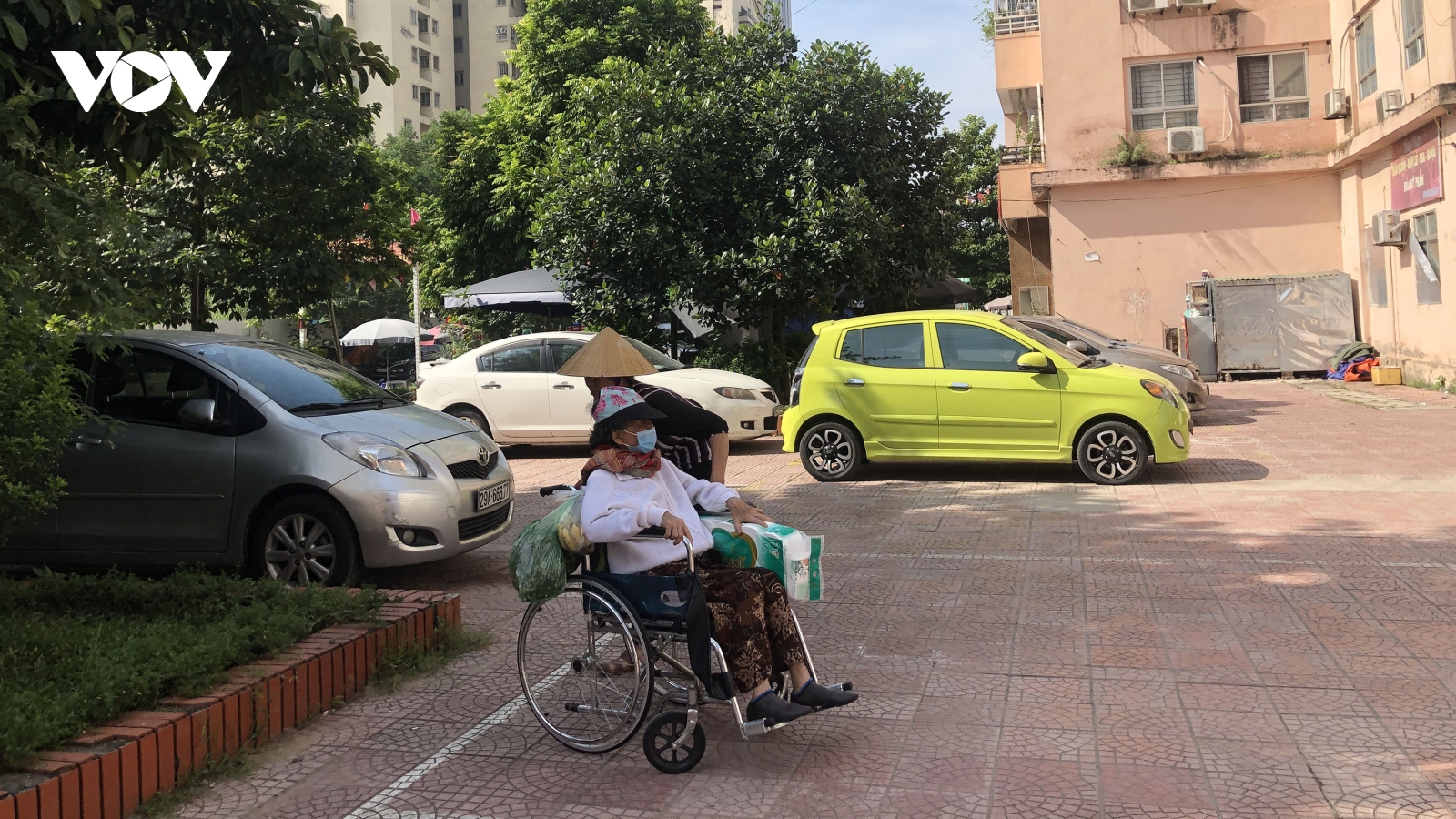 Bãi đỗ xe trong khu đô thị ở Hà Nội‌ quá tải, nhếch nhác, ảnh hưởng cuộc sống cư dân