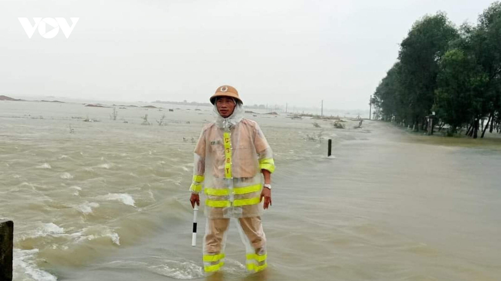 Thủy điện tăng mức xả lũ, nhiều vùng thấp trũng tại Thừa Thiên Huế bị ngập lụt