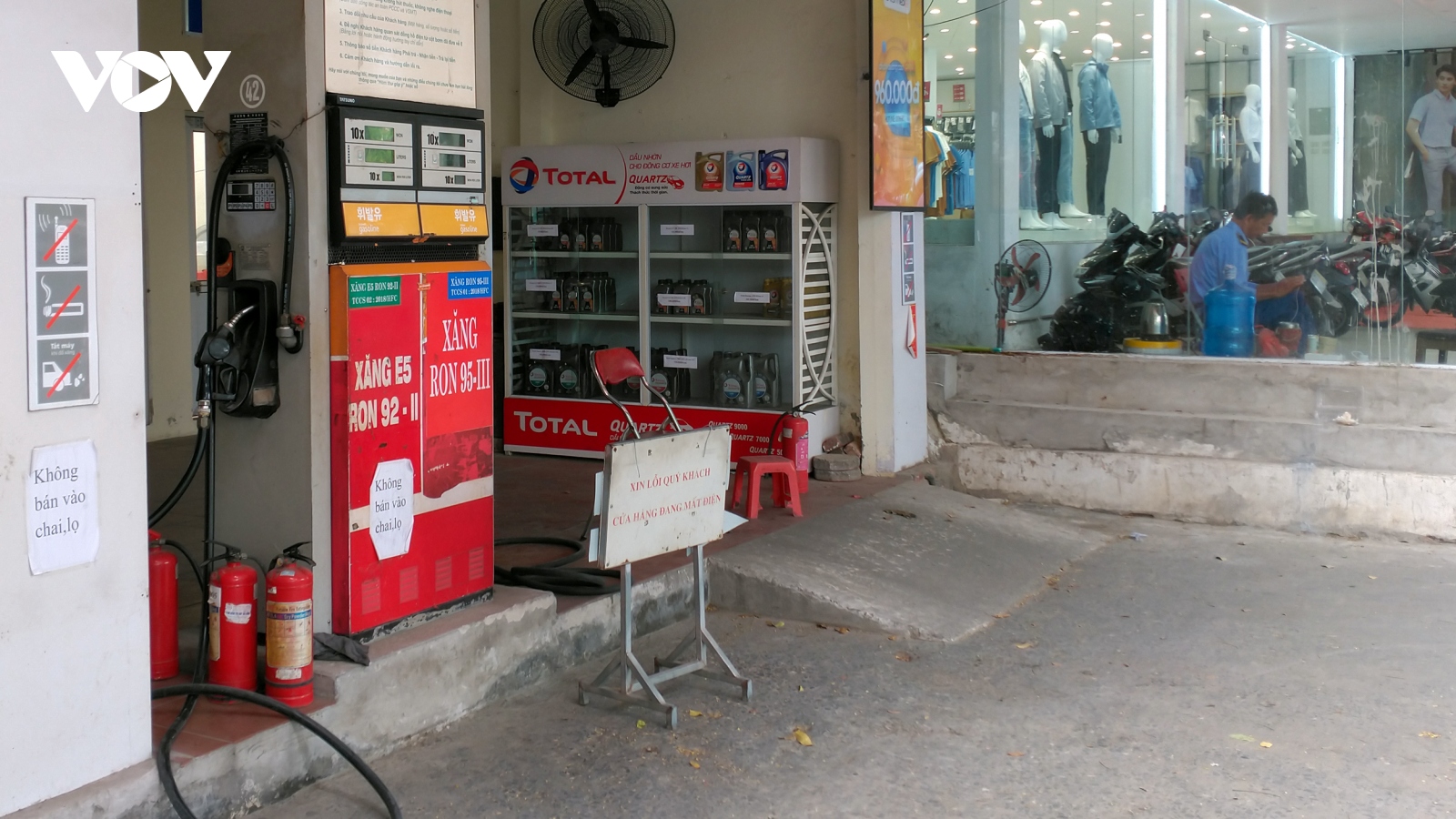 Vẫn có cửa hàng xăng dầu ở Hà Nội phải nghỉ chờ nhập hàng