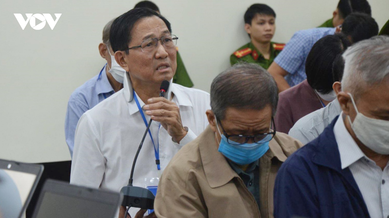 Cựu Thứ trưởng Cao Minh Quang đi cấp cứu sau khi kết thúc ngày xét xử
