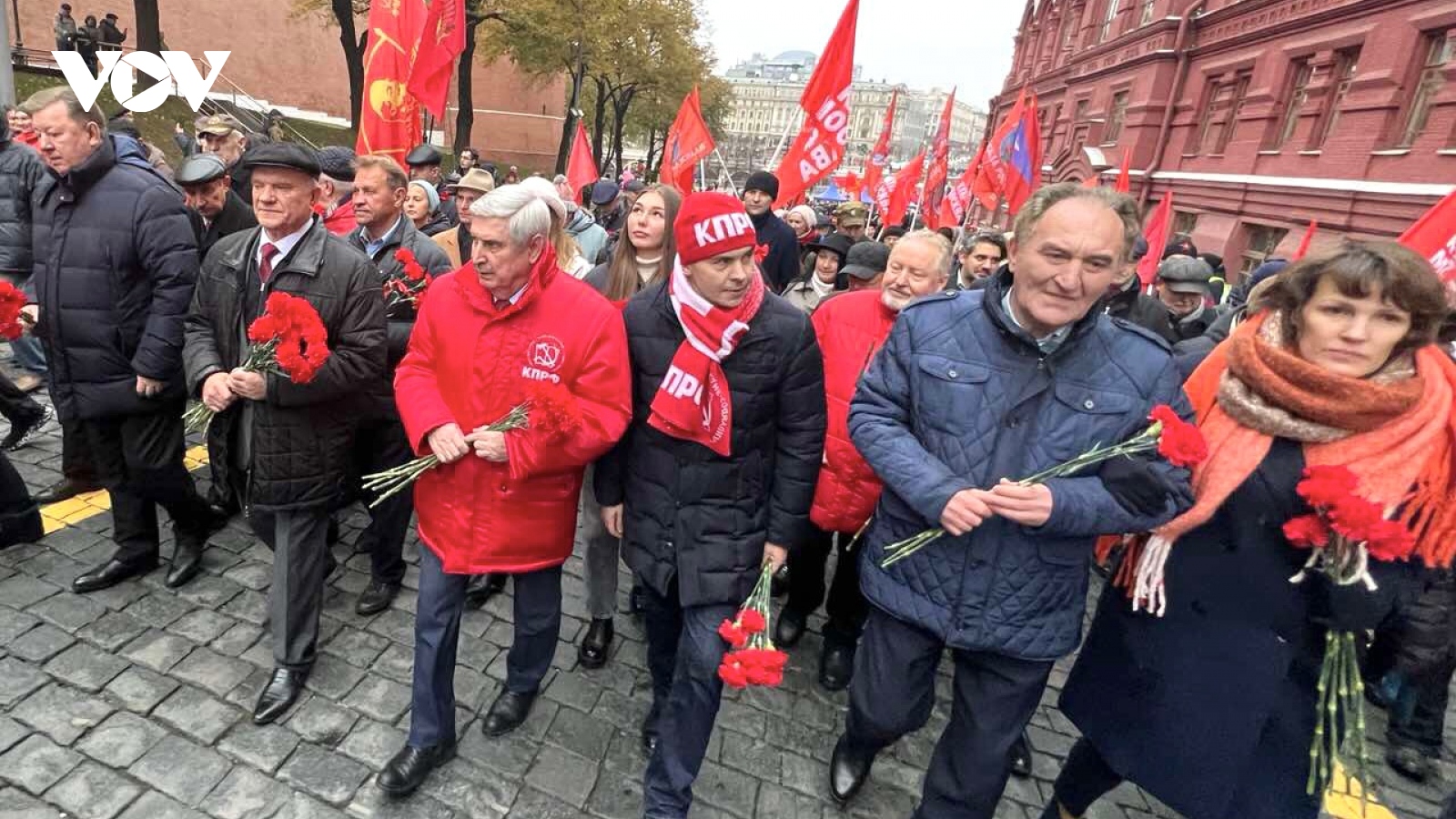 Mít tinh kỷ niệm 105 năm Cách mạng Tháng Mười tại Nga
