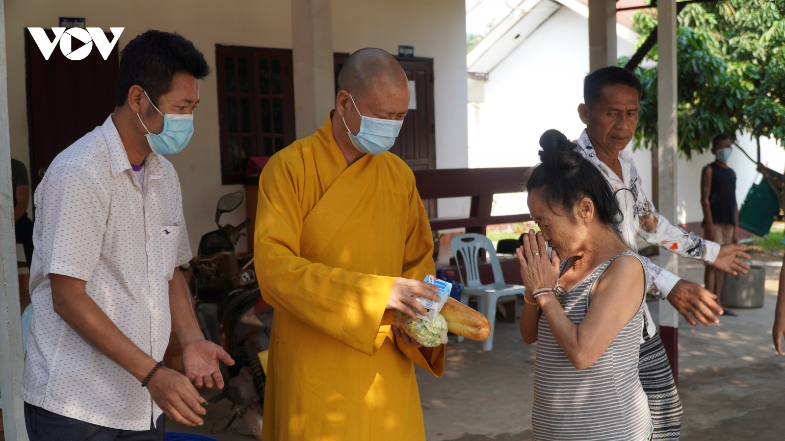 Phật tử Việt Nam tại Lào giữ gìn truyền thống “Thương người như thể thương thân”