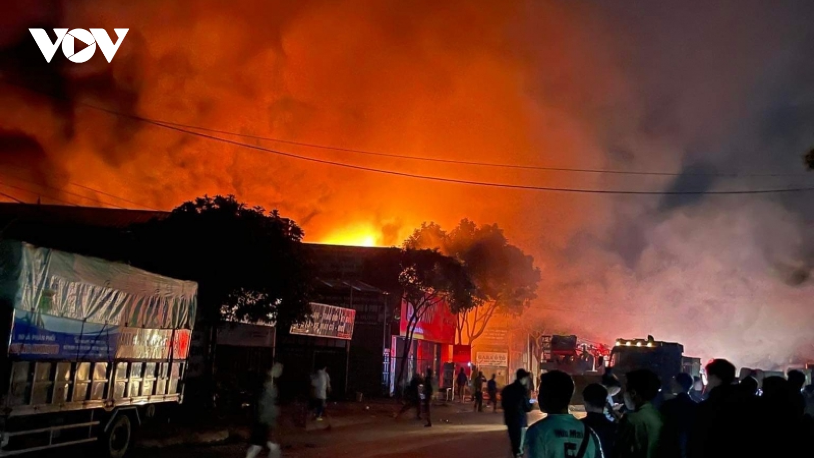 Cháy lớn tại một kho chứa hàng ở Sơn La 