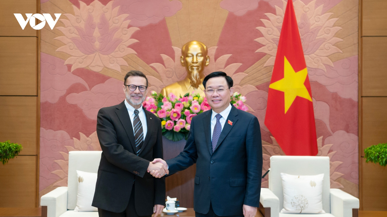 Chủ tịch Quốc hội Vương Đình Huệ tiếp Đại sứ Australia tại Việt Nam