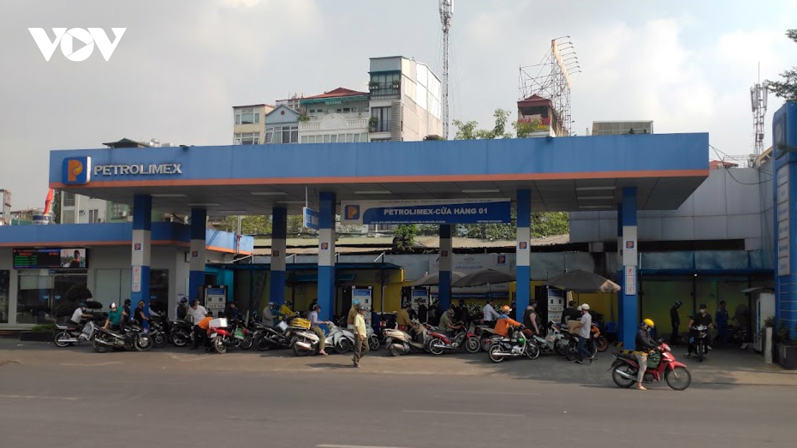 96 cửa hàng xăng dầu của Petrolimex tại Hà Nội sẽ phục vụ 24/24 giờ